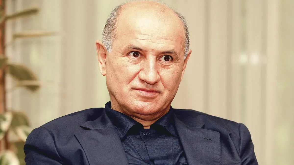 George Coposu nu și-a pierdut flerul pentru afaceri. A construit o clădire de birouri cu un credit uriaş la CEC Bank, iar ratele le plăteşte chiar cu banii băncii