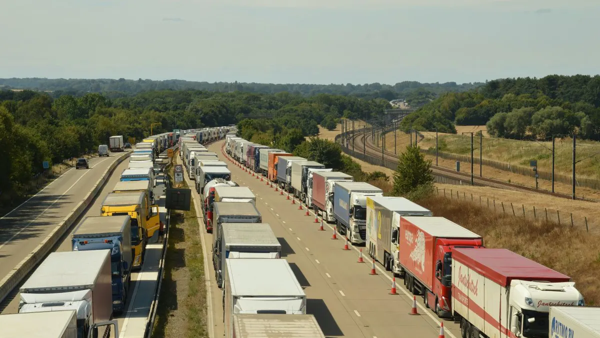 Avertisment din partea transportatorilor români. De ce consideră că se va ajunge la falimente în lanţ şi colaps economic