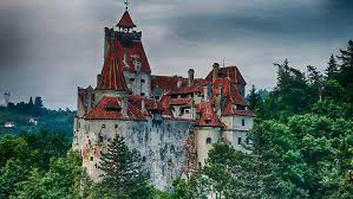 Castelul Bran, o dezamăgire uriașă pentru turiști! „Ce rușine, un loc mult prea comercializat, foarte scump, de abia așteptam să ies de acolo. Stați departe”