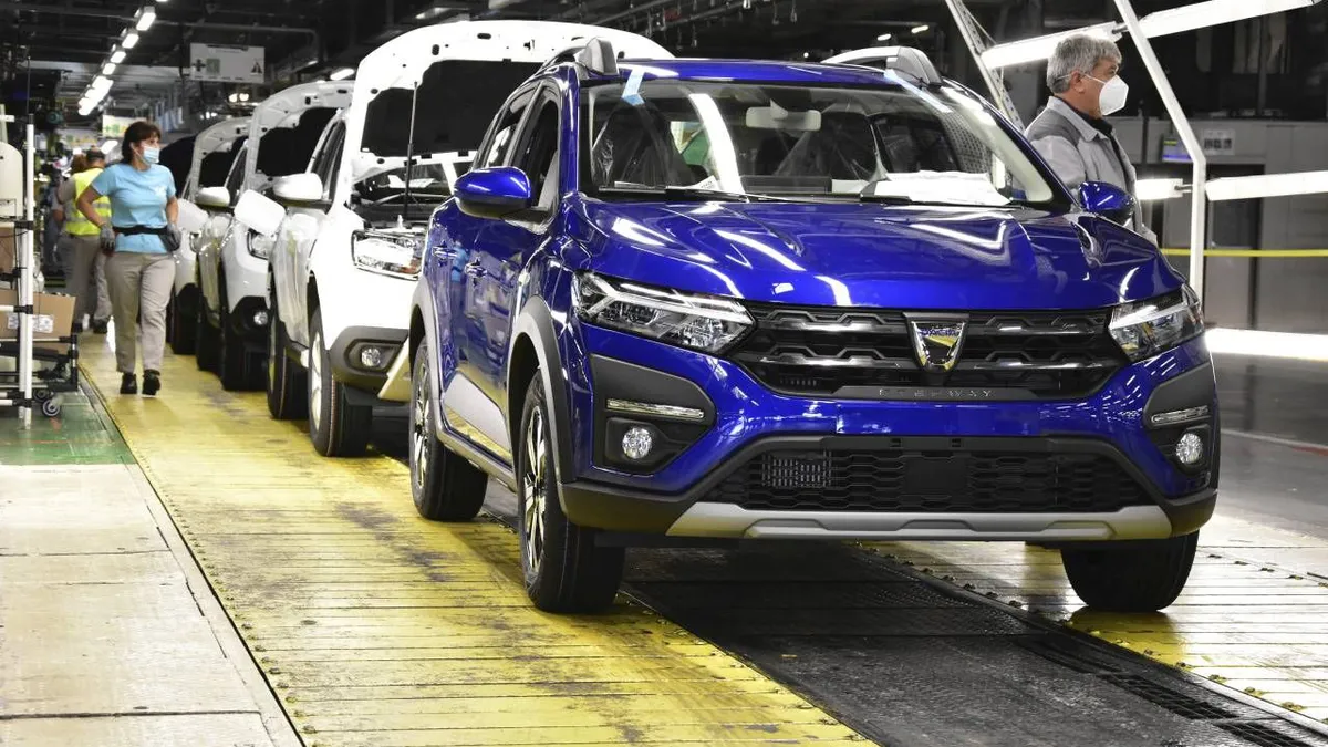 Dacia este în dificultate! Producția de la Mioveni este întreruptă temporar. Care sunt motivele și ce se întâmplă cu salariații companiei în acea perioadă