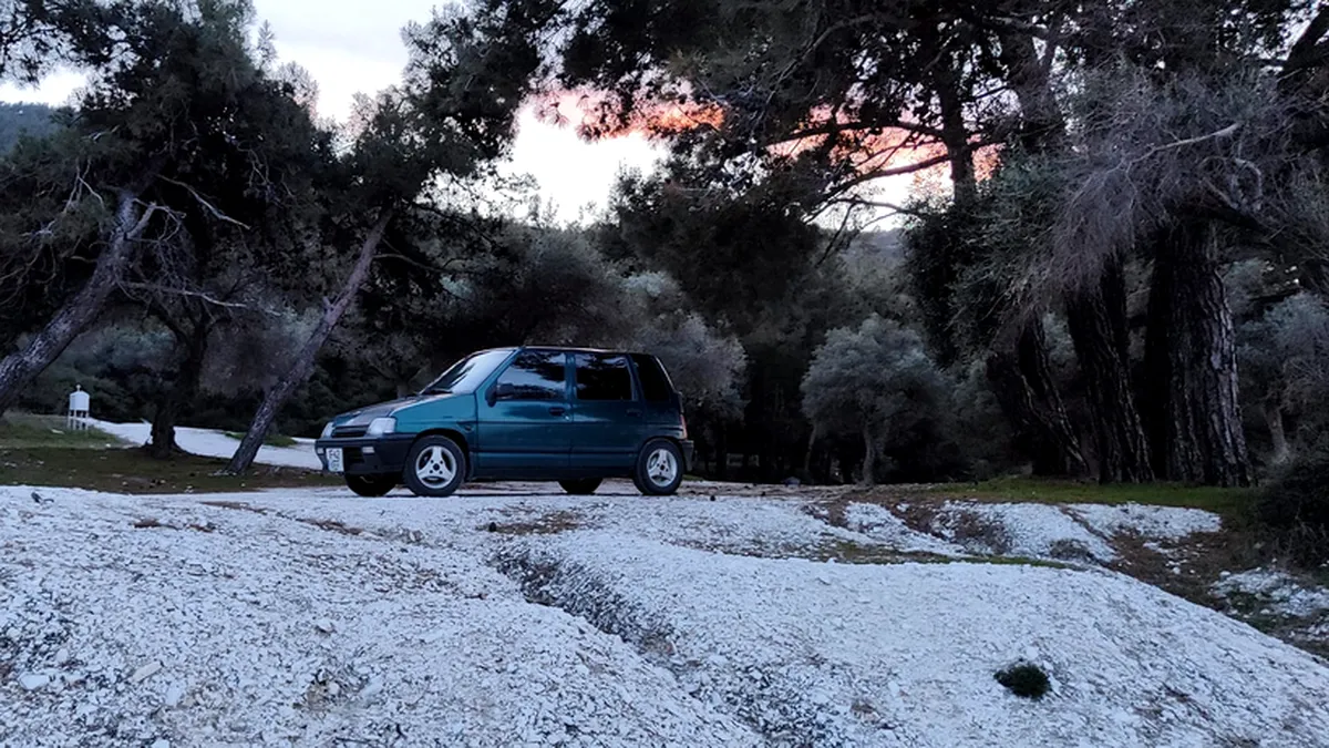 El este curajosul român care a plecat în Grecia cu un Tico. Detalii despre aventura sa în Thassos