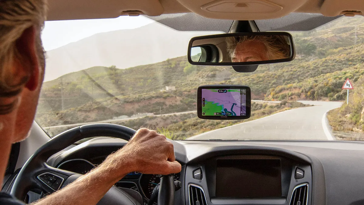 Cod rutier 2023. Folosirea GPS-ului, interzisă şi sancţionată cu amenzi uriaşe. Unde se aplică măsura