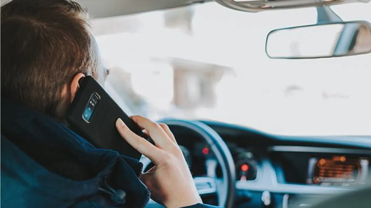 Amenzi de până la 5.500 de lei pentru șoferii care folosesc acest dispozitiv în mașină