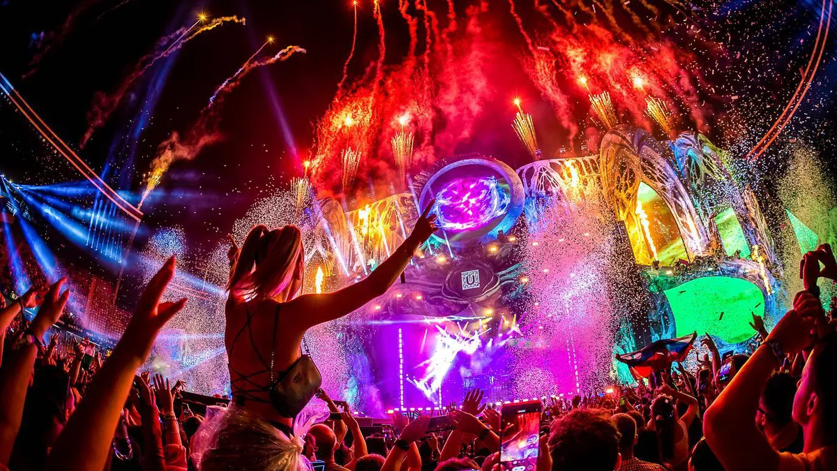 Cât costă o noapte de cazare la Cluj în perioada festivalului Untold. Prețurile fac concurență prețurilor de la cazările de lux din Dubai