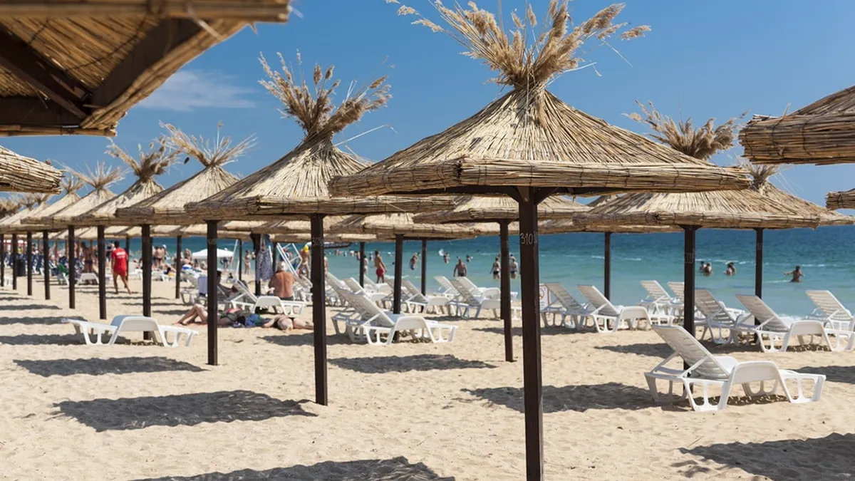 Cât costă un șezlong cu umbrelă în Bulgaria? S-a dat startul la distracție. Turiștii iau cu asalt litoralul