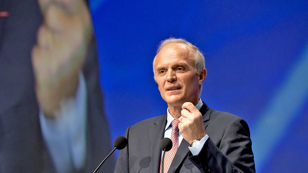 Florent Menegaux, CEO al Michelin, anunță investiții masive la fabrica din Zalău: „Avem dificultăți cu recrutarea de personal. Angajații noi sunt greu de găsit! Directorul companiei anunță și o creștere cu 30% a prețurilor la anvelope!