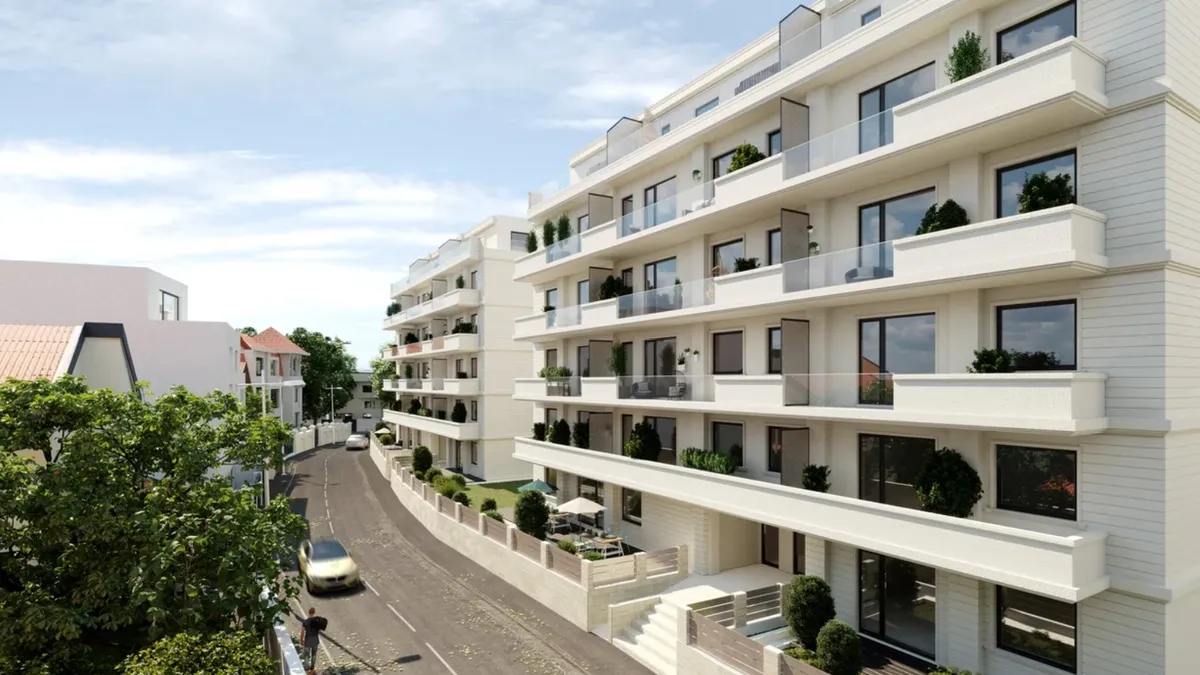 Scandal uriaș pe piața imobiliară! Clienți păgubiți cu sute de mii de euro. Un dezvoltator nu predă apartamentele de ani de zile, deși au afost achitate