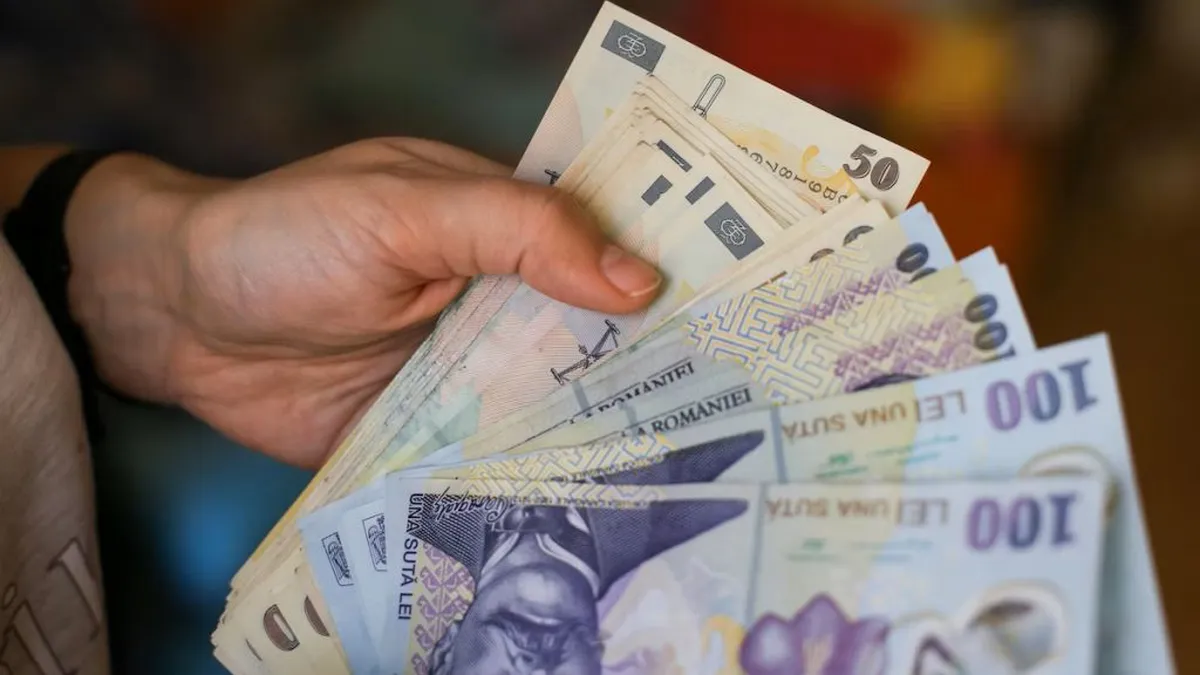 Creșterile salariale ies la suprafață și acoperă inflația! Românii își pot cumpăra o sticlă de ulei cu banii în plus