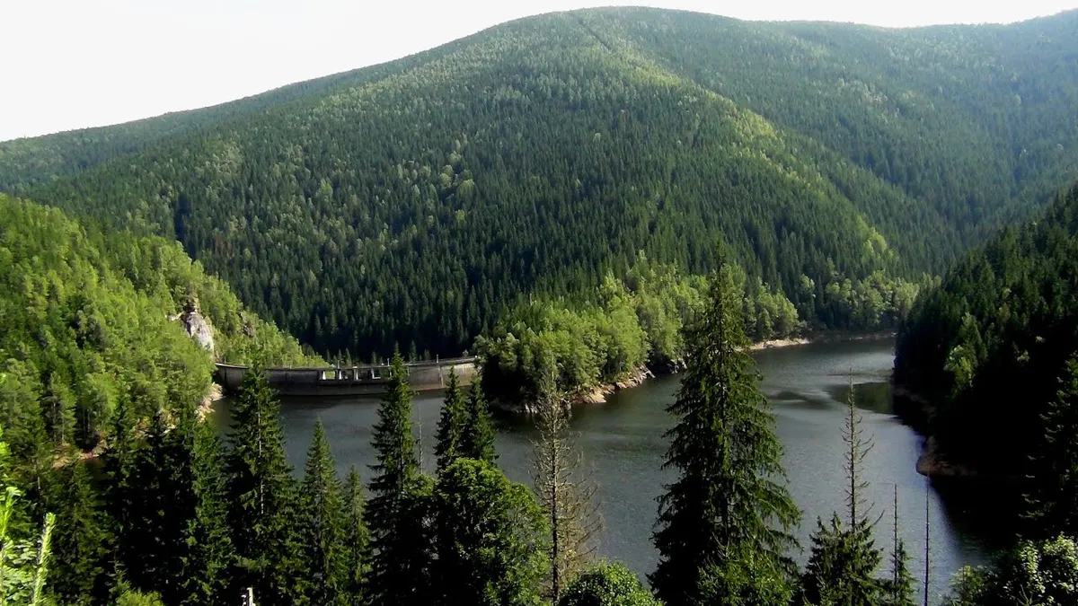 Descoperă o minunăție turistică din România! Căutată de puțini, dar uimitoare prin peisajul său desprins din povești.