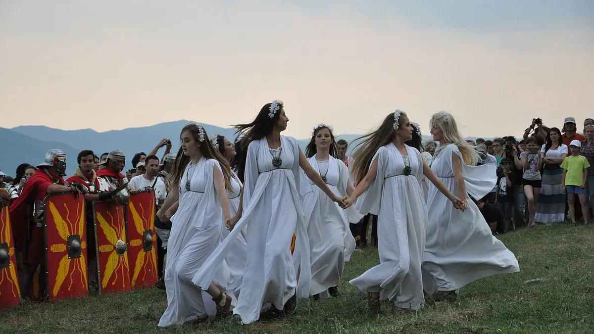 Ce se întâmplă în noaptea de Sânziene, 24 iunie. Obiceiuri, tradiții și mituri de Drăgaică