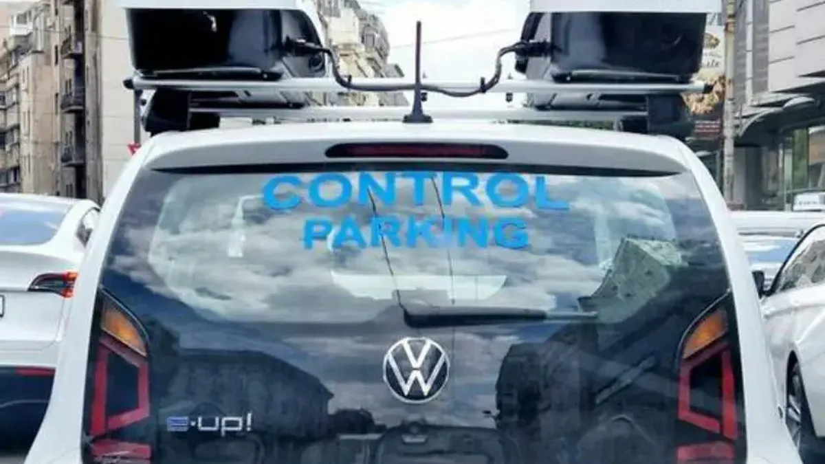 Radarele mobile vânează șoferii care fac „blatul în parcările din Capitală. Atenție, se dau amenzi uriașe!