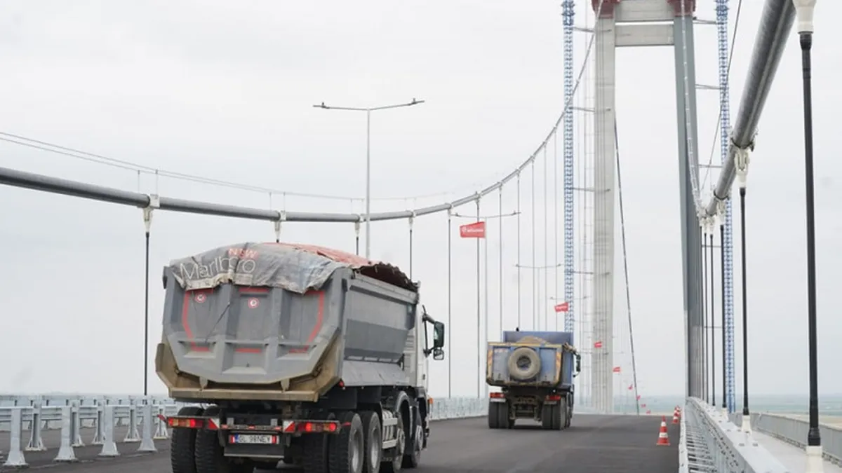 Podul de la Brăila va fi inaugurat la finalul lunii. S-a dat startul la testele de rezistență