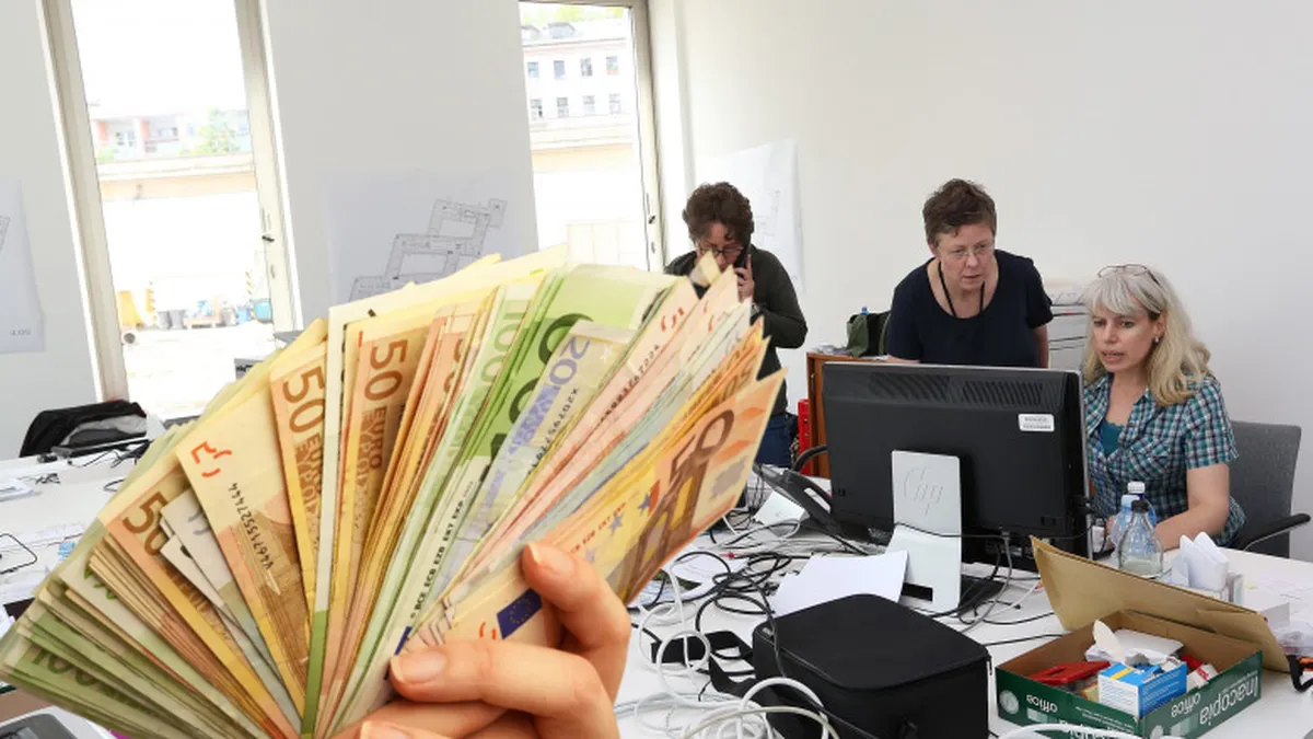 Românii preferă munca la stat. Care sunt beneficiile care îi conving pe candidați să aleagă un loc de muncă într-o instituție publică