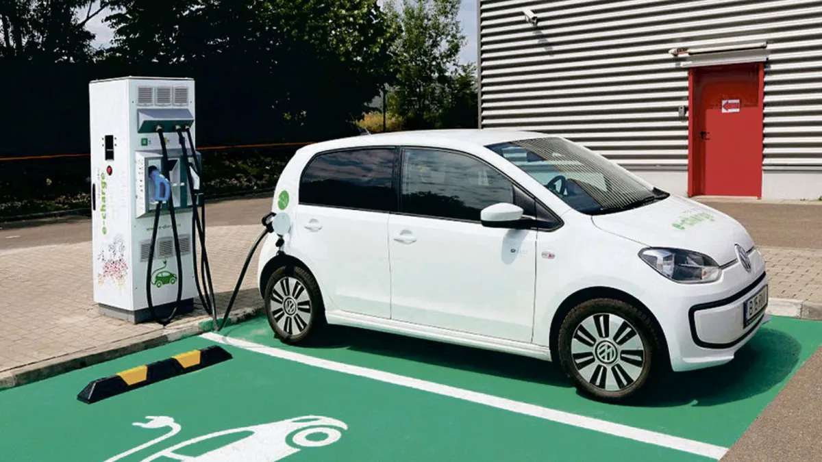 Schimbare majoră în Cluj Napoca. Românii vor găsi stații de încărcare pentru mașinile electrice la fiecare bloc nou