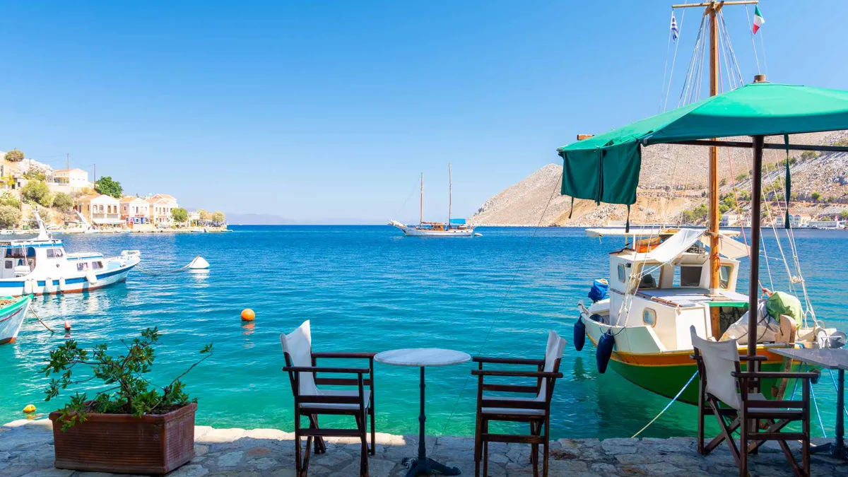 Cele mai bune variante pentru alimentare în drumul cu maşina spre Grecia. Cât vor plăti turiştii români pe un plin