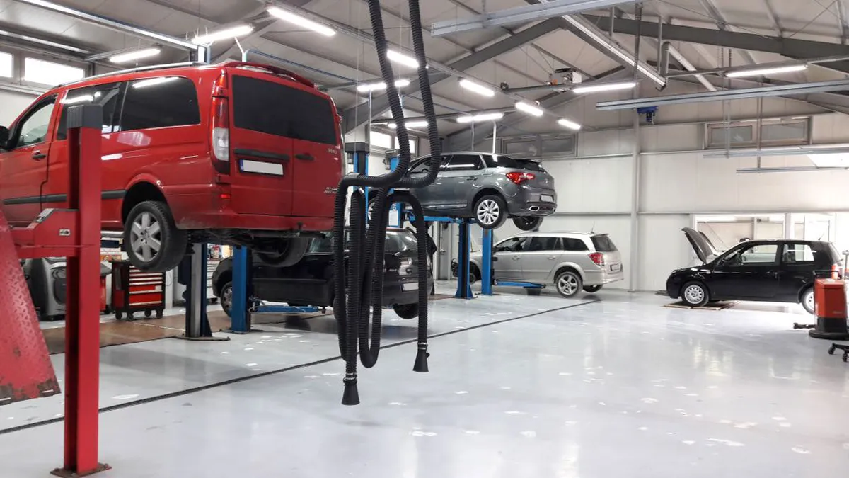 Cum poţi fi păcălit când mergi cu mașina într-un service auto. 70% dintre şoferi se plâng de şarlatani