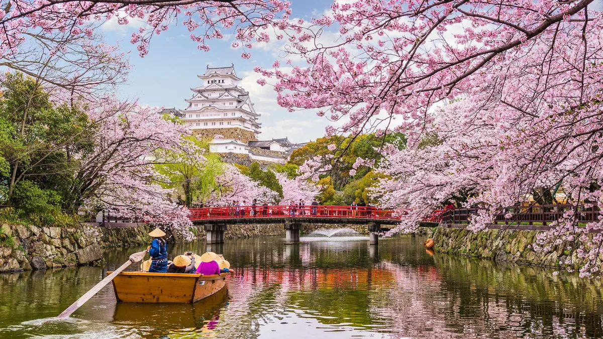 Tot mai mulți români vor să viziteze Japonia. Cererea turiștilor a înregistrat o creştere de peste 100% în lunile de vară