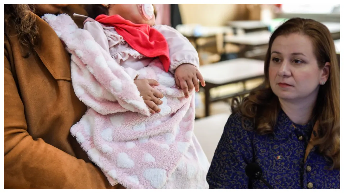 Noi ajutoare pentru elevele care devin mame înainte să își termine studiile. Anunț de ultimă oră de la ministrul Educației