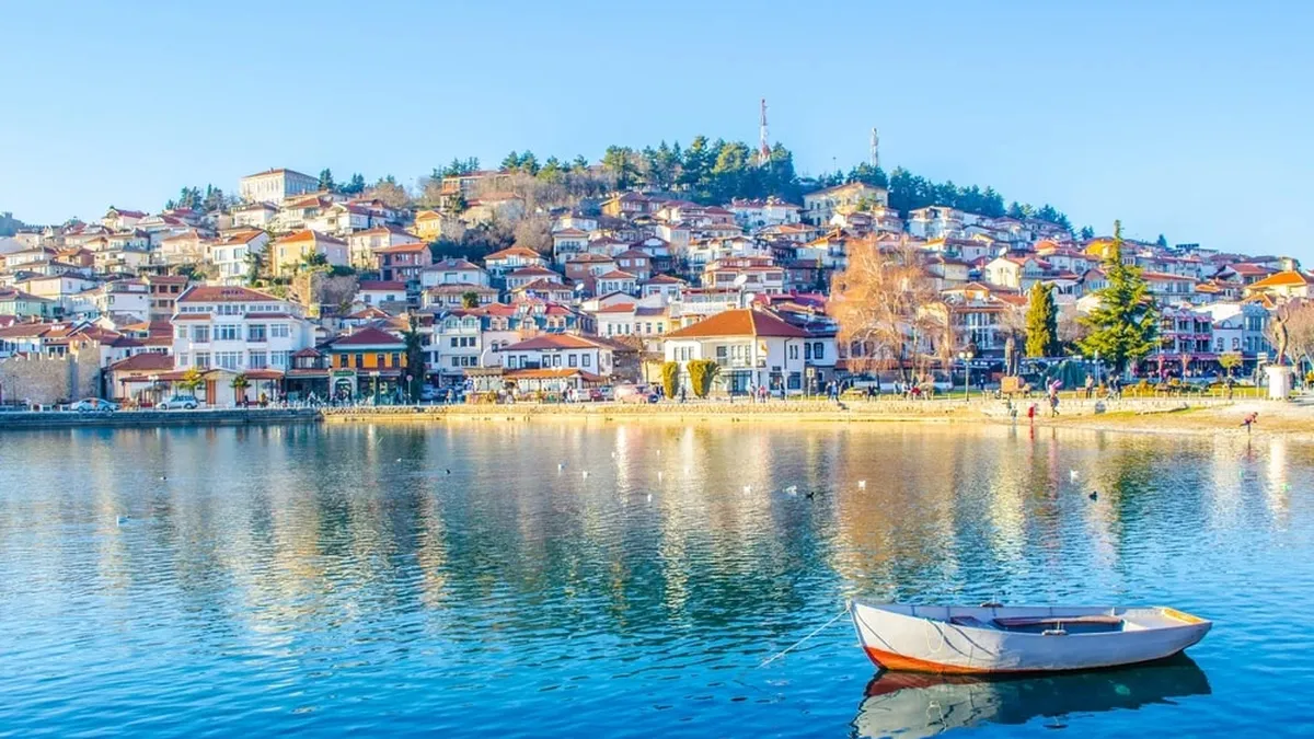 Staţiunea care este mai frumoasă decât toate insulele din Grecia. Totul e de două ori mai ieftin, iar românii îşi iau case acolo!