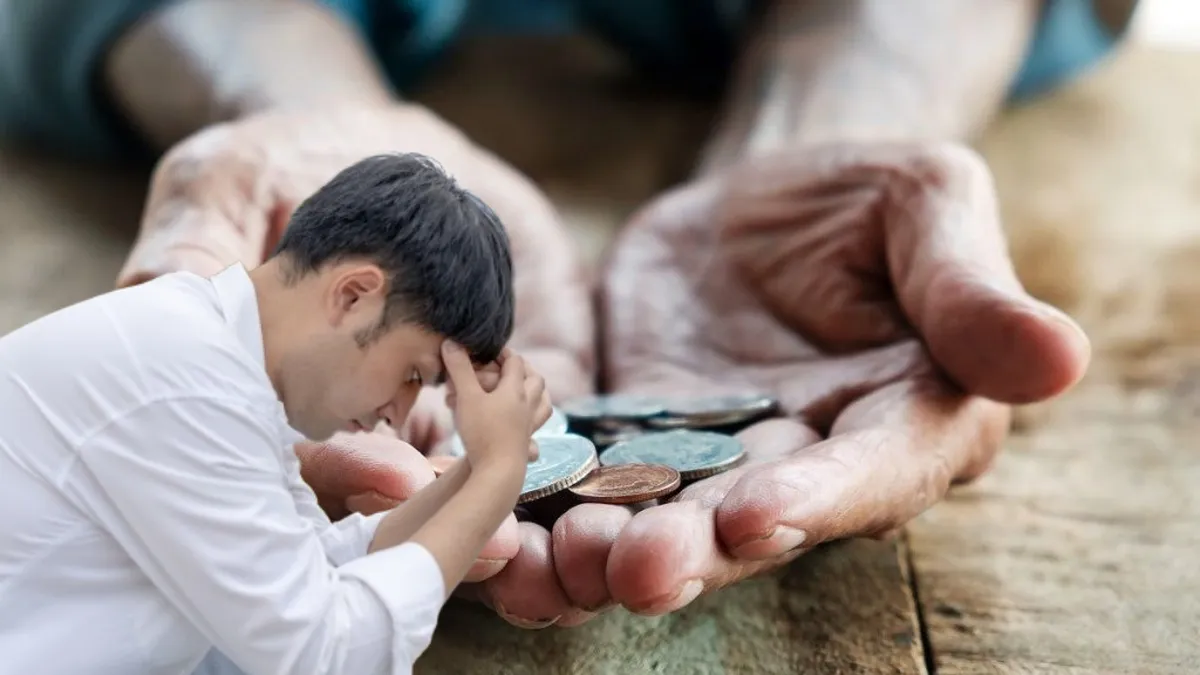 Jocul tip „Caritas” care i-a lăsat faliți pe mii de români. Au sperat că se îmbogățesc peste noapte, dar au picat în ditamai plasa