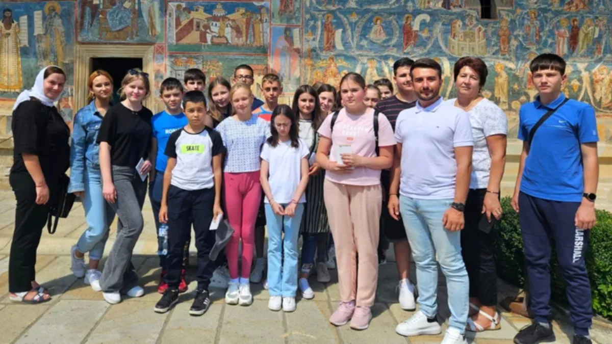 Gestul impresionant al unui primar pentru elevii premianți ai școlii din localitate. I-a dus în excursie cu banii din propriul buzunar