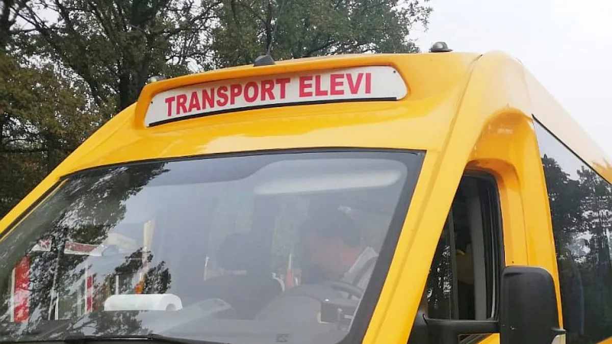 Noul proiect de HG privind transportul elevilor la şi de la şcoală limitează mult numărul copiilor care beneficiază de acest serviciu gratuit