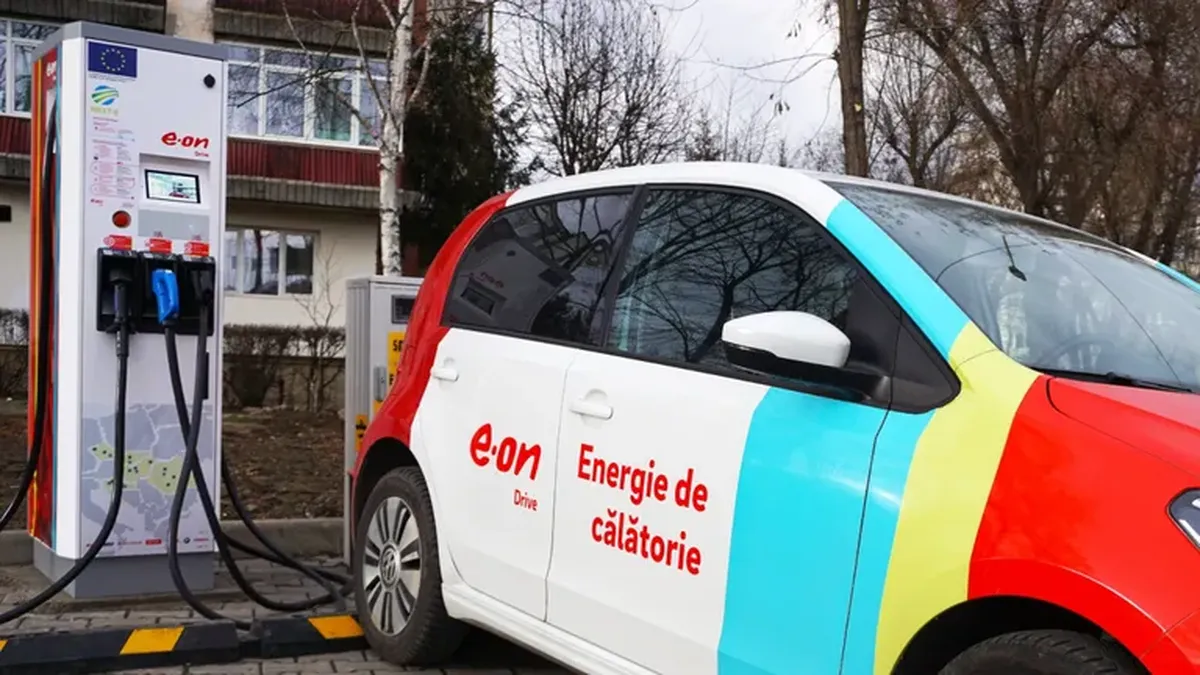 Vești bune pentru șoferii cu mașini electrice sau hybrid din București! Investiții mari în 50 de stații noi de încărcare. Unde vor fi amplăsate