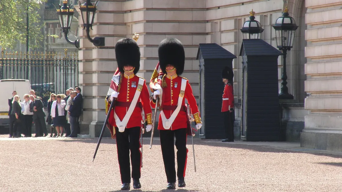 Salariul câștigat lunar de un străjer din Garda Regelui Charles al III-lea. Acum s-a aflat suma