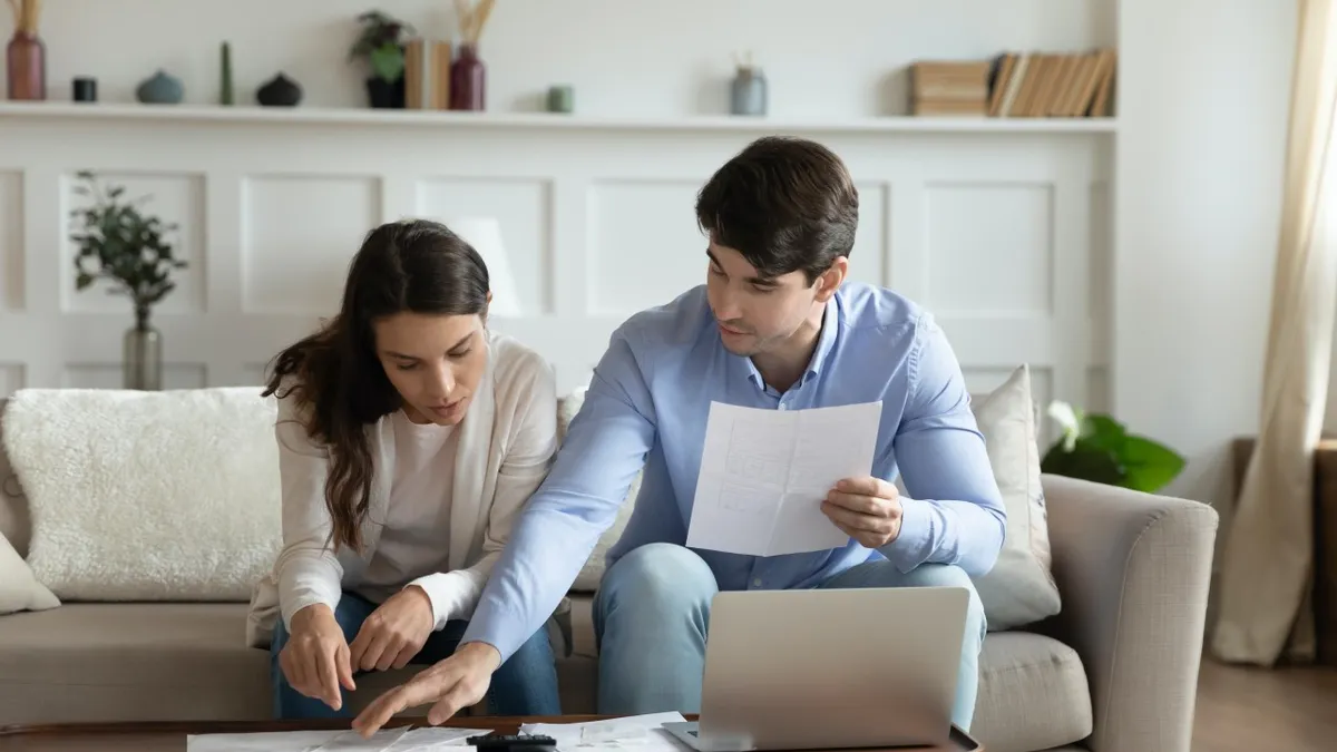 Scade facturile la energie electrică! Sfaturi pentru a-ţi alege cel mai convenabil furnizor