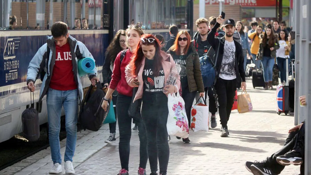 Studenții vor avea și în 2026 tarif redus la tren. Ce schimbări aduce buletinul electronic