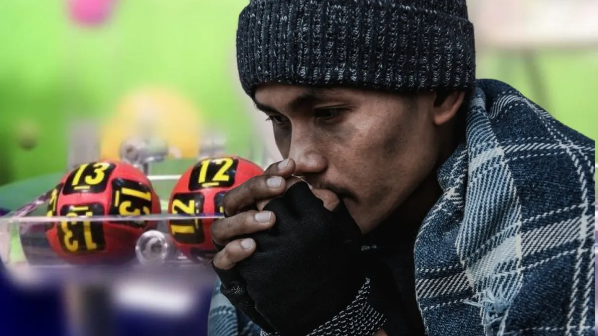 Un om al străzii a câștigat la Loto, dar nu poate ridica banii. Oamenii cer ajutorul autorităților