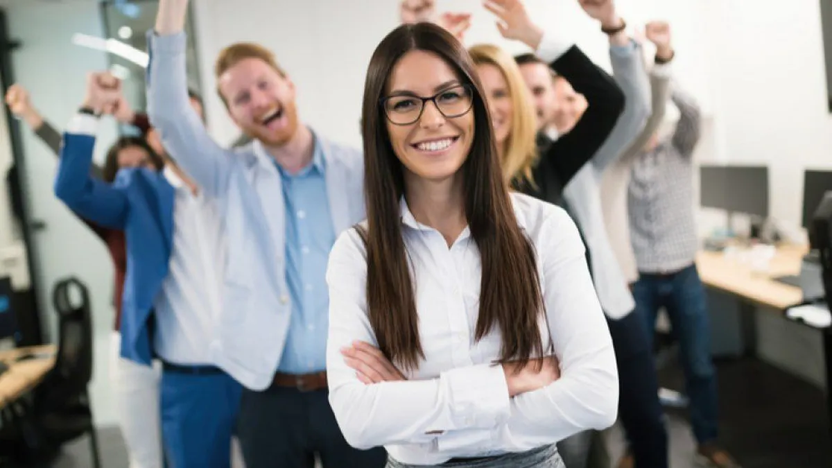 Salariul mediu net la nivel național a crescut până la peste 4.500 de lei în septembrie. Care sunt domeniile unde se dau cei mai mulți bani