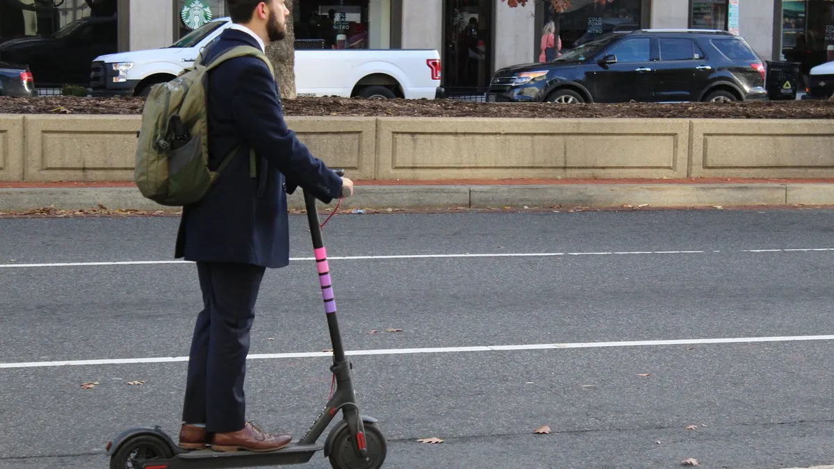 Codul rutier modificat la final de an. Sunt vizați în principal utilizatorii de trotinete electrice