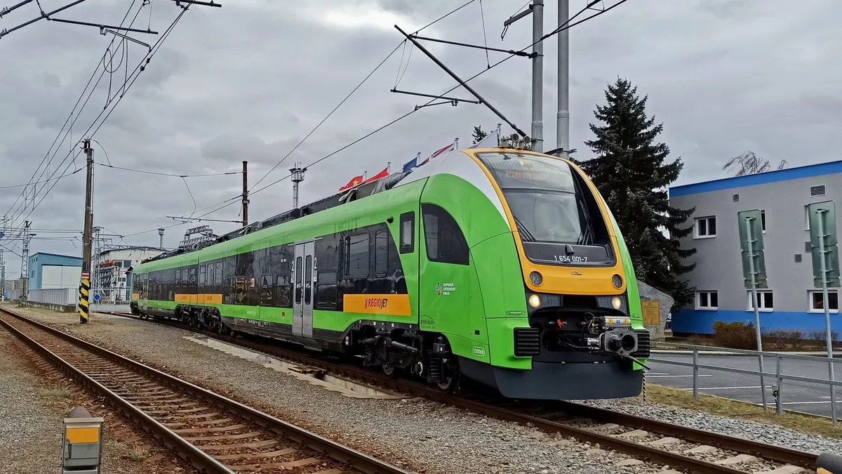 20 de trenuri noi, modernizare pentru 55 de locomotive și 139 de vagoane. Investiția de 3 miliarde de lei prin PNRR pentru CFR va fi onorată în 2026