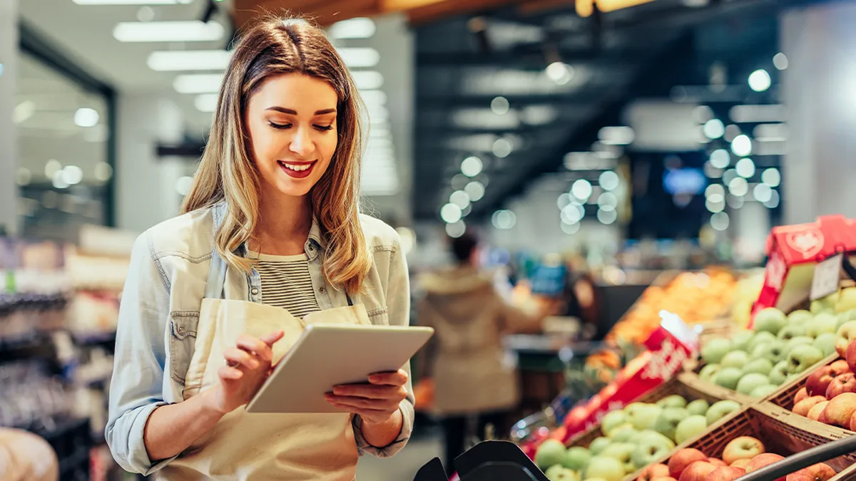 Unul din patru români lucrează în retail, industria având aproape 1 milion de angajați