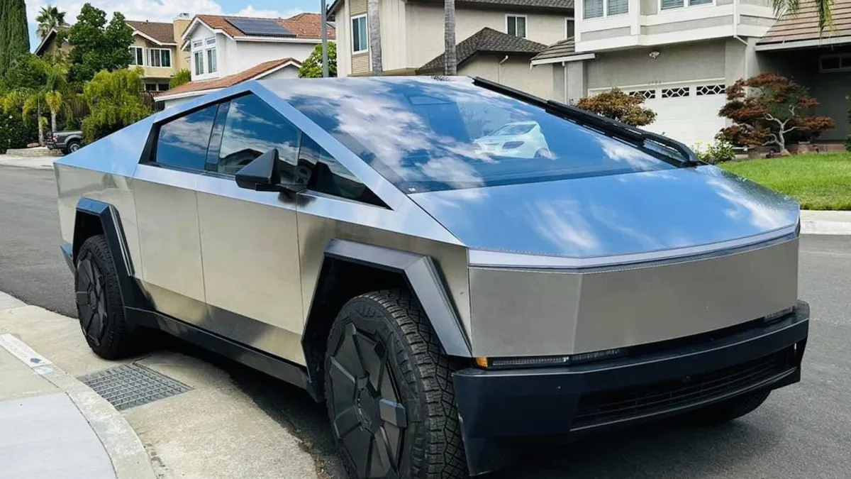 Tesla Cybertruck ajunge la primii cumpărători. Prețul a fost majorat cu circa 50% față de cel inițial