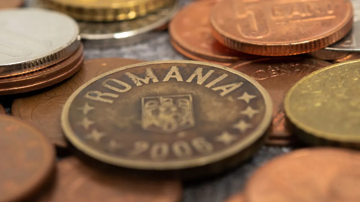 Ai această monedă de 50 de bani acasă? Valorează aproape 1000 de euro în prezent