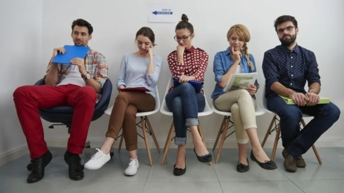 Companiile caută angajați tineri, fără experiență. 4 din 10 joburi postate în 2023 pe site-urile de recrutare au fost pentru candidați entry-level