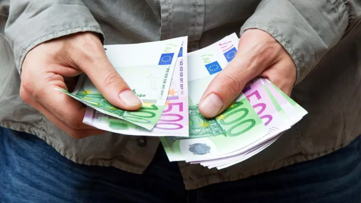 Locul în care un casier la supermarket câştigă aproape 5.000 de euro pe lună. Medicii pot ajunge la salarii lunare de 7.000 de euro