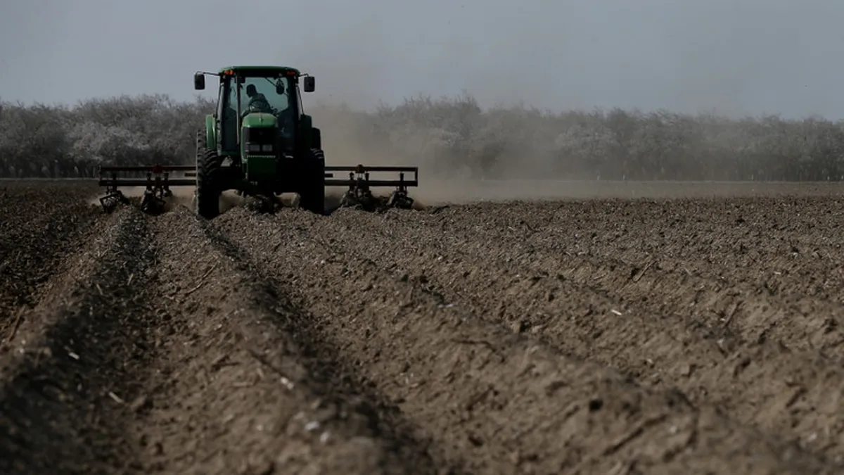 Revoluția digitală în agricultură. Care este aplicația de top pentru Monitorizarea și Gestionarea Terenurilor Agricole