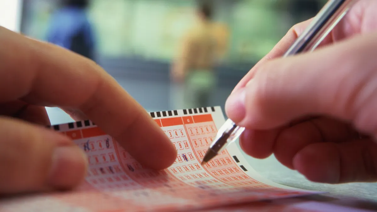 Reacția unui șofer de TIR, după ce a aflat că a câștigat la Loto. ”Ultima mea tură”