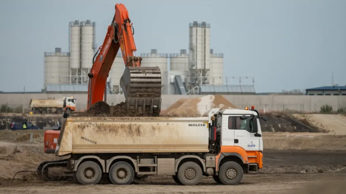 Duna Aszfalt a finalizat un element cheie al extinderii celui mai mare pod peste Dunăre din Ungaria cu mult înainte de termen