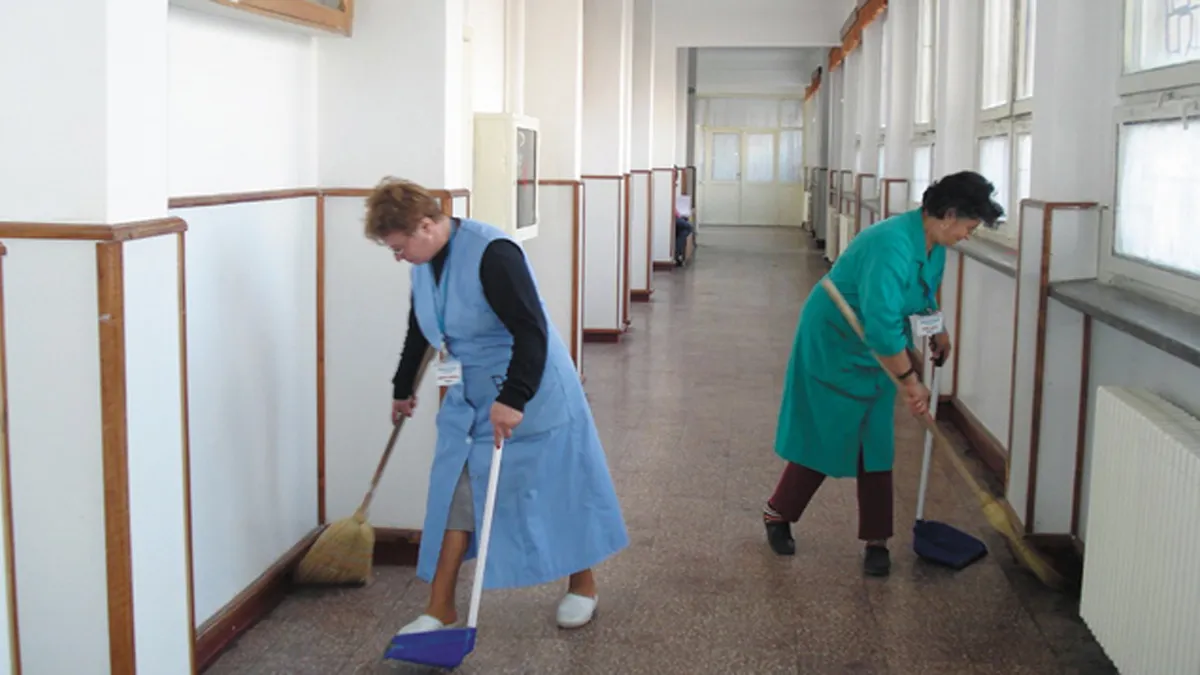 Ce salariu are o femeie de serviciu în străinătate versus România. Unde se plătește mai bine