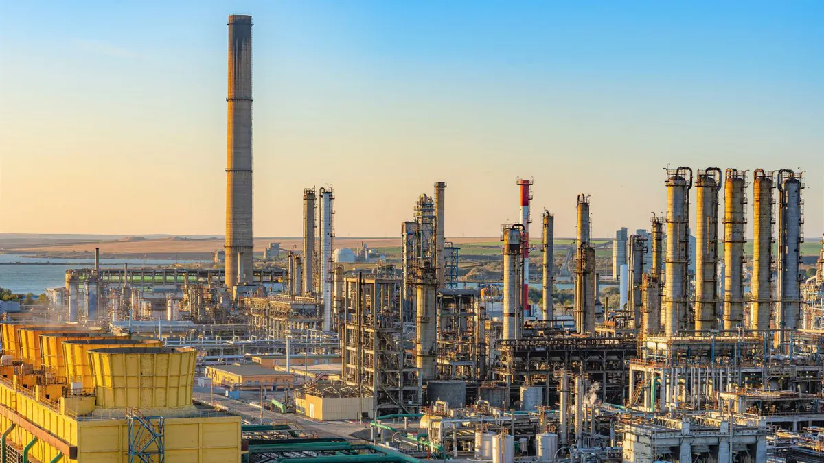 Rompetrol Rafinare anunţă începerea reviziei generale la rafinăria Petromidia. Lucrările vor dura mai mult de o lună