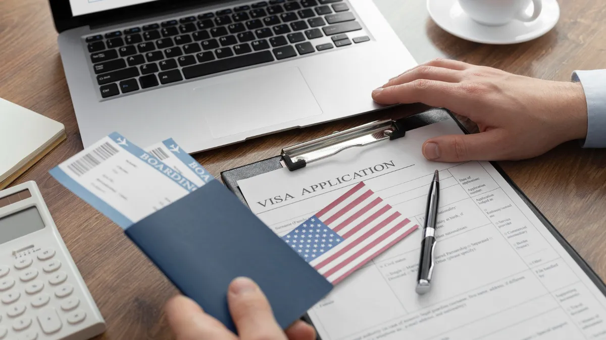 Va intra România în programul Visa Waiver în 2025? Tara noastră este „tot mai aproape de îndeplinirea criteriilor tehnice”