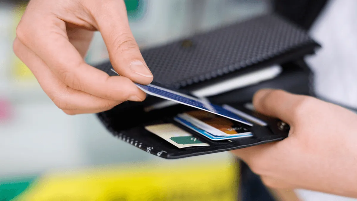 Ce carduri bancare vor fi complet interzise. Măsura se aplică din 5 aprilie 2024