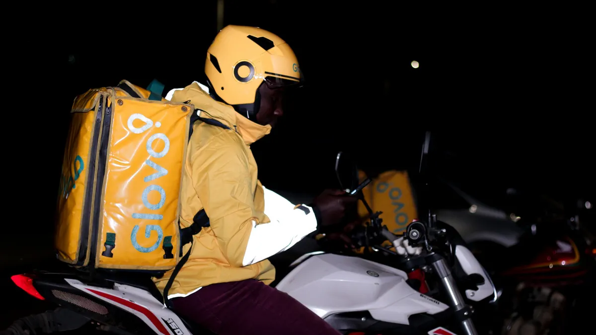 Vânzarea de mâncare la pachet, inclusiv pizza şi îngheţată, interzisă după miezul nopţii. Revolta pofticioşilor nocturi