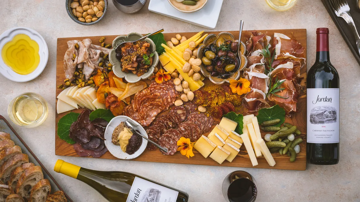 Uniunea Europeană (UE) a înregistrat în 2023 o balanţă record între exporturile şi importulide de alimente, cu un plus de peste 70 de miliarde de euro