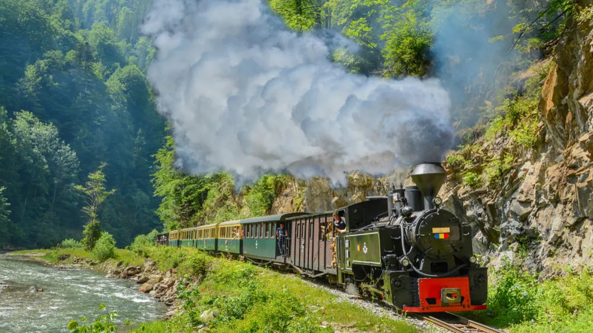 Mocănița, una dintre atracțiile Bucovinei în minivacanța de Paște. Cât plătesc curioșii pentru o cursă?