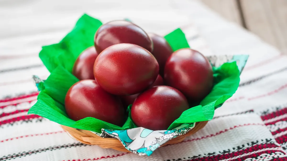 Cât timp putem ține ouăle roșii la frigider. Apar probleme de sănătate dacă se depășește termenul